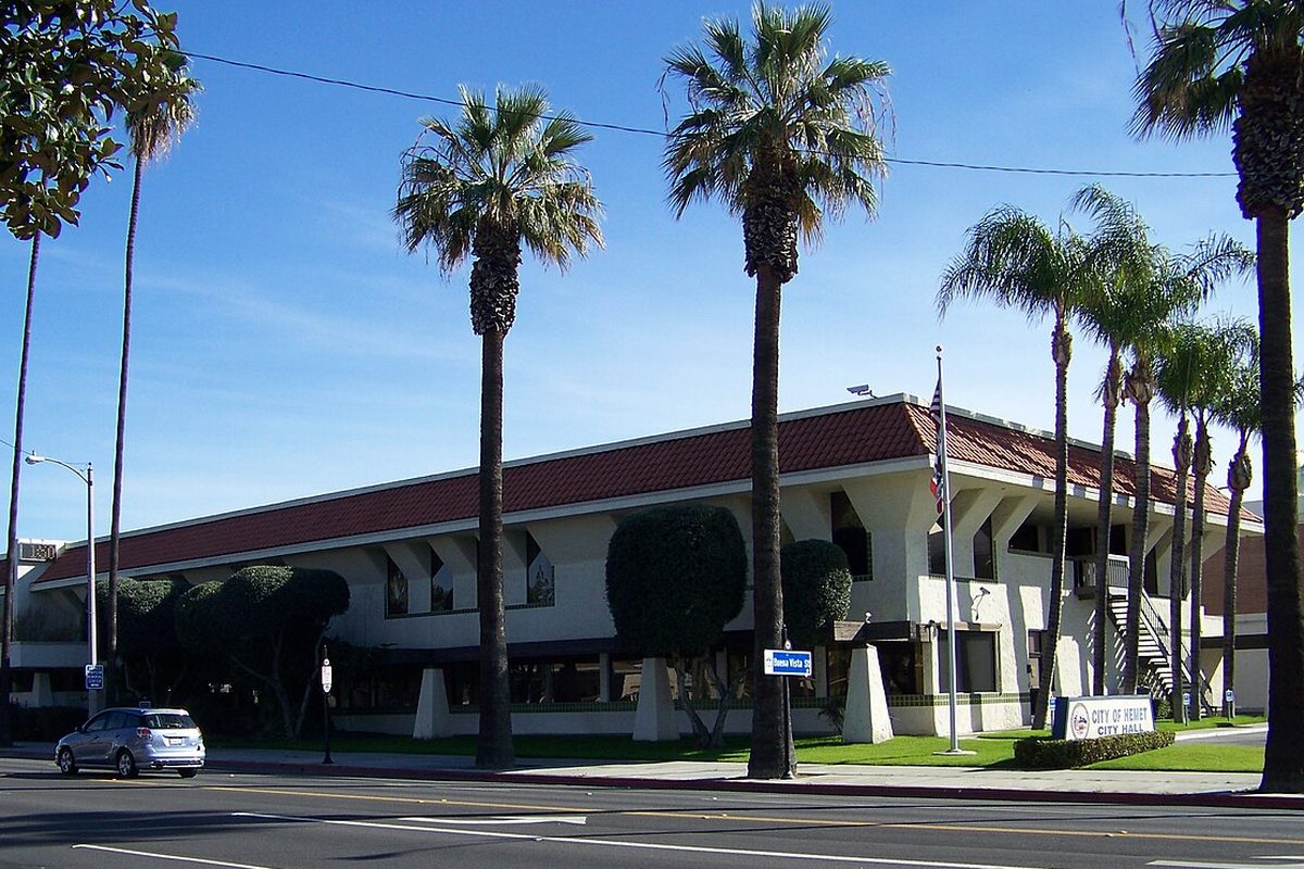 Hemet City Hall with tall palm trees in Hemet, California
